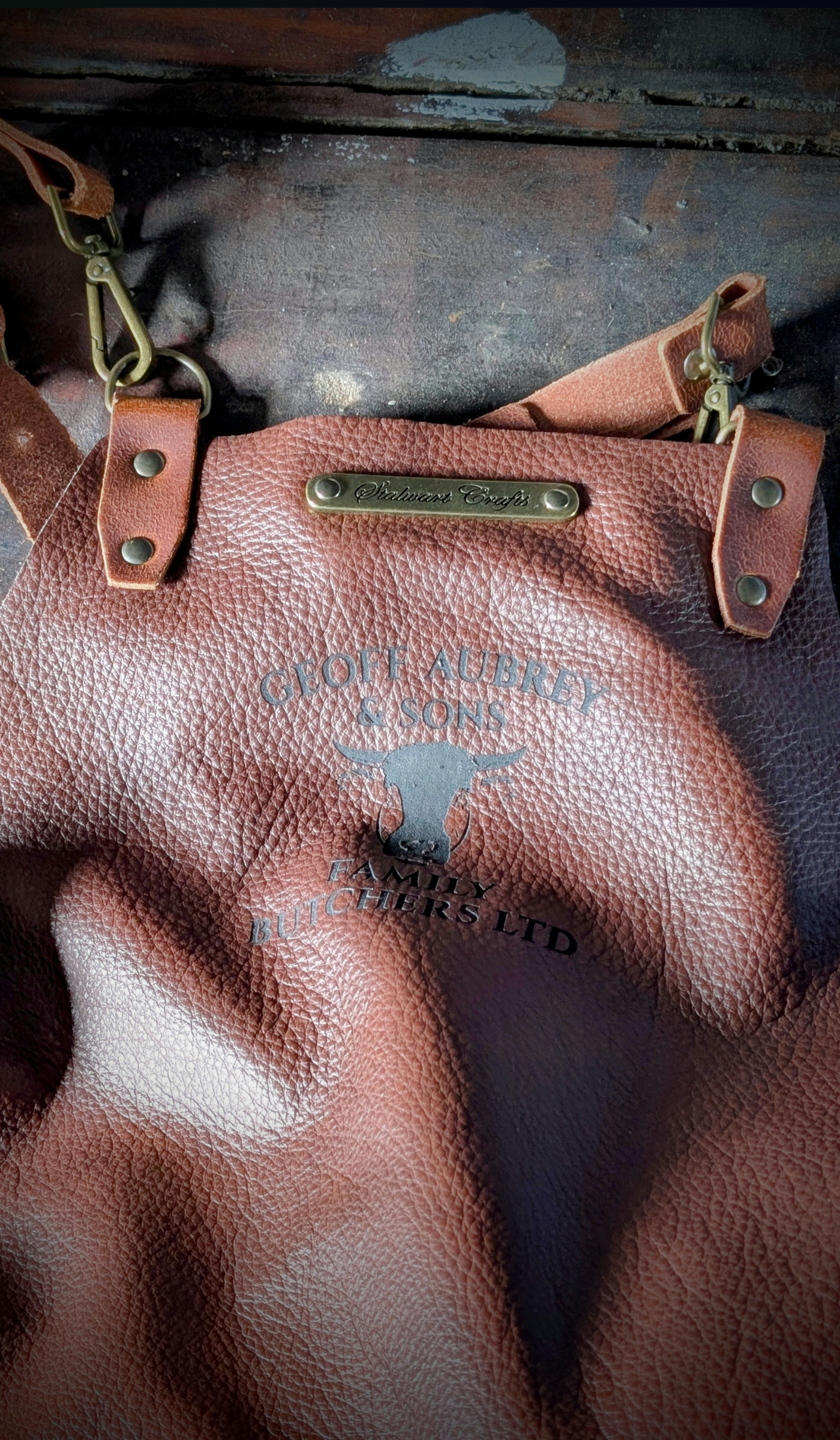 leather apron,leather aprons,leather aprons uk,handcrafted leather aprons,uk aprons