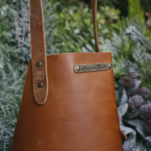 𝗔𝗱𝘃𝗲𝗻𝘁 𝗖𝗮𝗹𝗲𝗻𝗱𝗮𝗿 - 𝗗𝗮𝘆 𝟮𝟭

The perfect blend of style and practicality, ready to shine this holiday season.

#CraftedForJoy