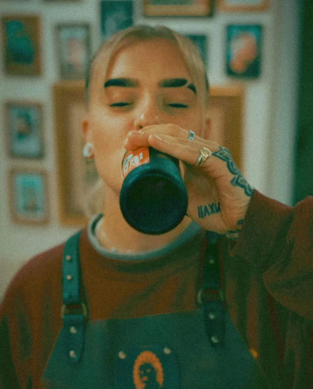Friday vibes - fresh cuts, cold beers, and tough aprons. 🍻✂️ 

Rocking the weekend in Stalwart gear at @oysterbarbers. Who’s next in the chair? 🔥

 #StayStalwart #OysterBarbers #WeekendMode #TFIF